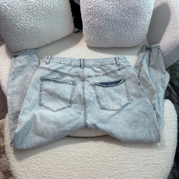 Plus Size 22 Rue21 Light Blue Distressed Mom Jeans - Picture 6 of 6